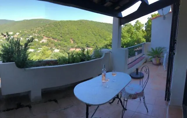 T2 terrasse spacieuse belle vue résidence avec piscine La Croix-Valmer